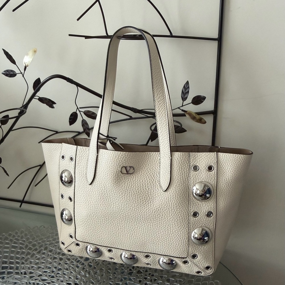 Valentino Garavani Nellcote Off White Leather Studded Tote with Pouch NWT - Picture 9 of 16